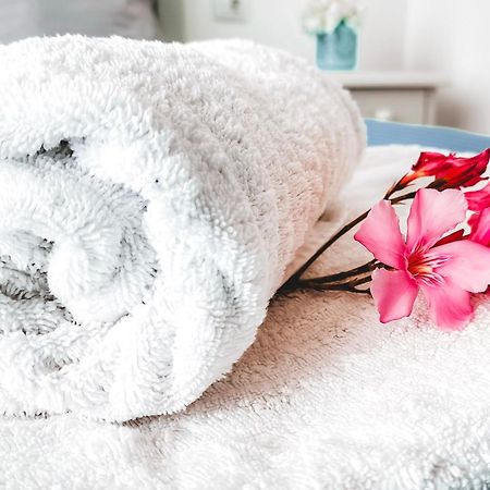 Yourhome Beach First Line Dobra Voda Ngoại thất bức ảnh
