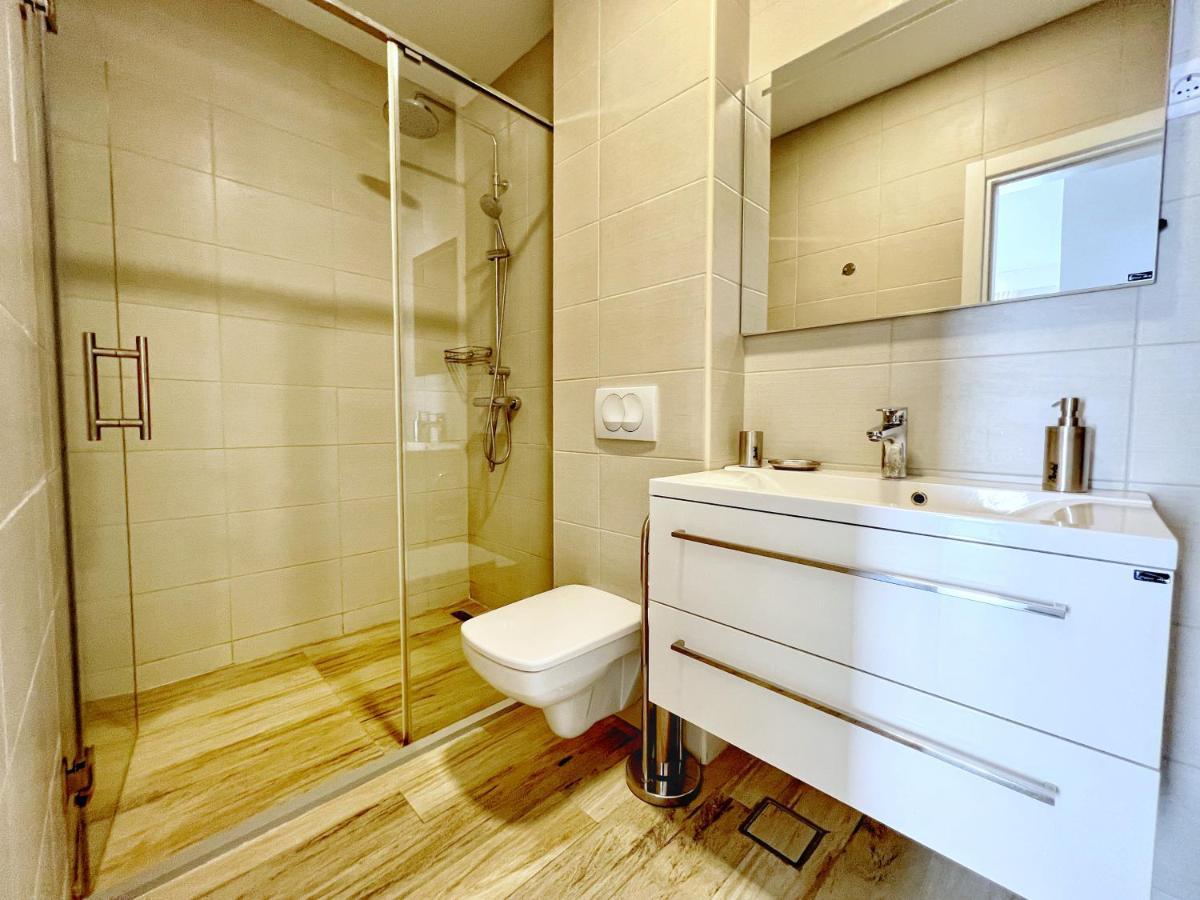 Yourhome Beach First Line Dobra Voda Ngoại thất bức ảnh